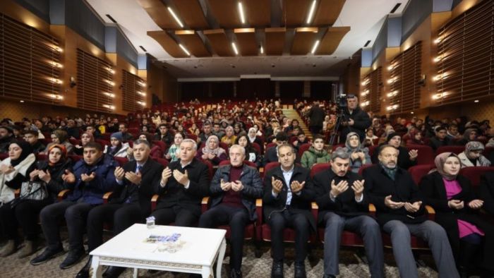 Tahmazoğlu, Umre'ye gidecek gençlerle bir araya geldi